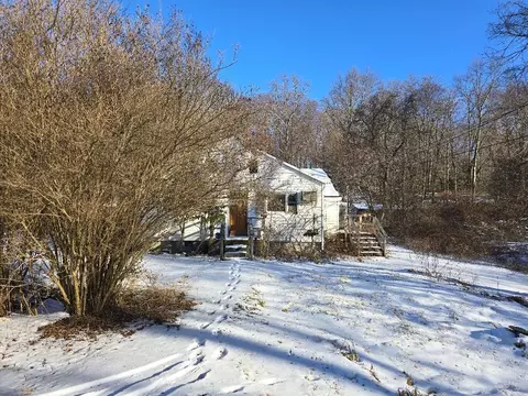 266 Oscawana Lake Rd, Putnam Valley, NY 10579