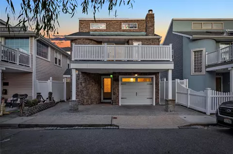 96 Michigan St, Long Beach, NY 11561