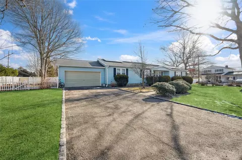 801 Coates Ave, Holbrook, NY 11741