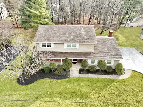 14 Ungava Dr, Clarkstown, NY 10956