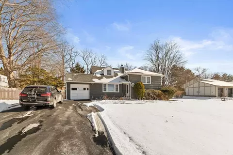 3426 Gomer St, Yorktown, NY 10598