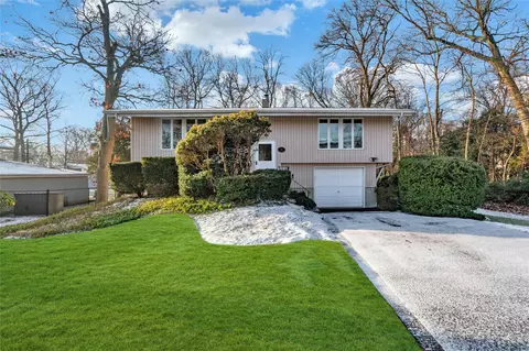 10 Florida Ave, Commack, NY 11725