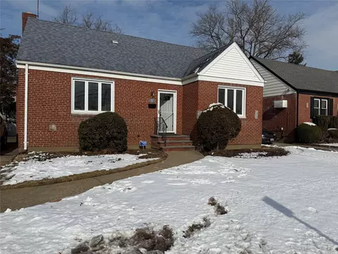 707 Hillside Ave, North Hempstead, NY 11040