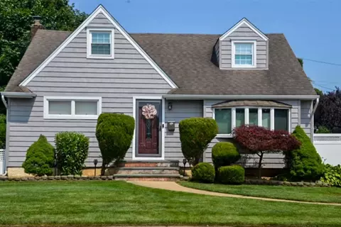3794 Sarah Dr, Wantagh, NY 11793