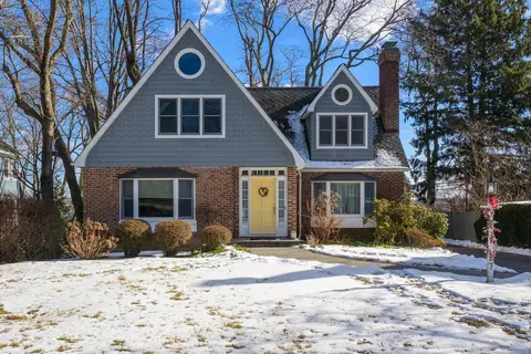 87 Summit Rd, North Hempstead, NY 11050