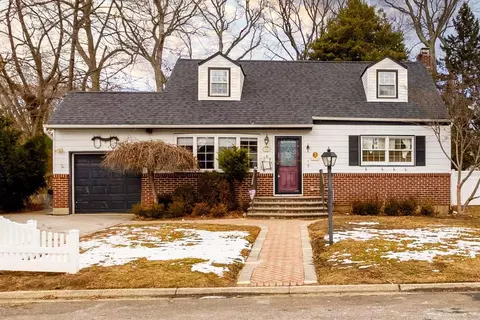 129 Irving Ave, Babylon, NY 11703