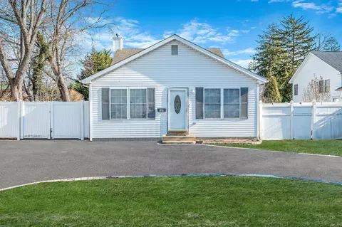 509 Little East Neck Rd, West Babylon, NY 11704