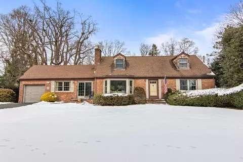 34 Conscience Cir, Setauket, NY 11733