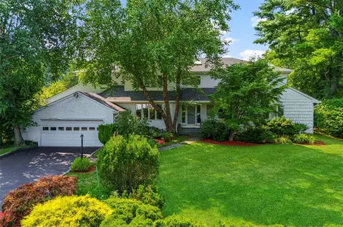 5 Wagon Wheel Rd, Mamaroneck, NY 10543