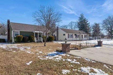 1403 Pine Acres Blvd, Bay Shore, NY 11706