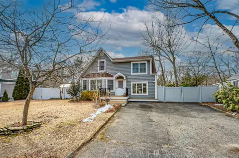 184 Jefferson Ave, Saint James, NY 11780
