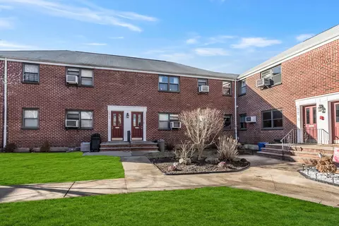 16342 17th Ave #4-310, Whitestone, NY 11357