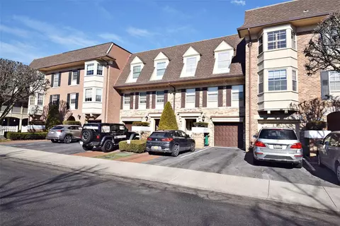 207-19 Melissa Ct #217 U, New York, NY 11360