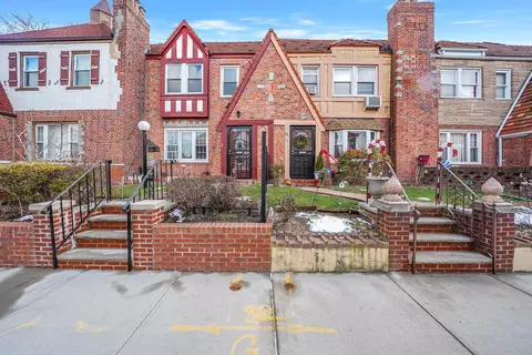 13103 226th St, New York, NY 11413