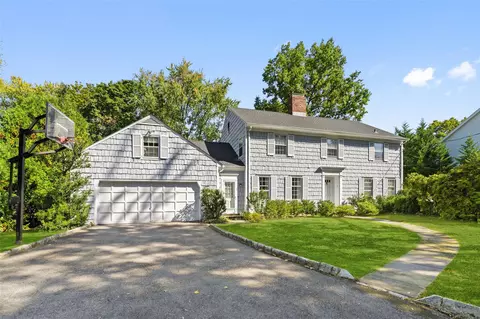 9 Dickel Rd, Scarsdale, NY 10583