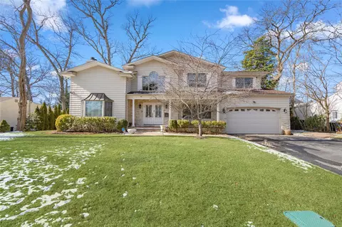 45 Old Brick Rd, North Hempstead, NY 11577