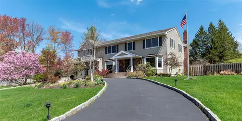 1 Regina Ct, Orangetown, NY 10913