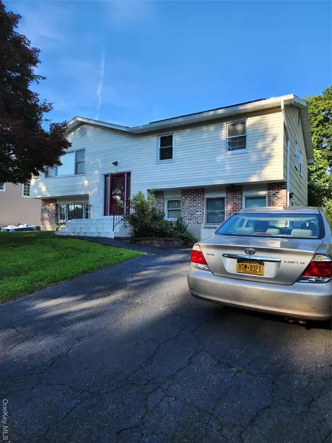 16 Lamborn Ave, Clarkstown, NY 10920