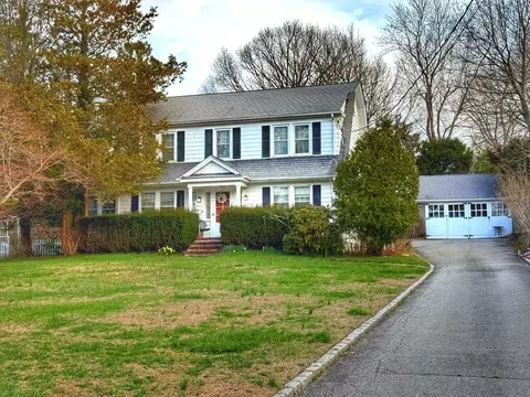508 W Broadway, Port Jefferson, NY 11777