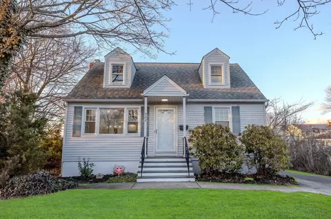 502 14th St, West Babylon, NY 11704