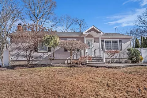 297 Smith Rd, Shirley, NY 11967