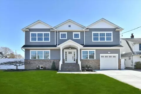 801 Pine Pl, Bellmore, NY 11710