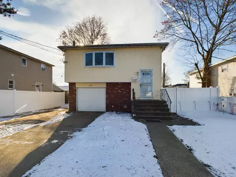 1036 Prospect Ave, North Hempstead, NY 11590