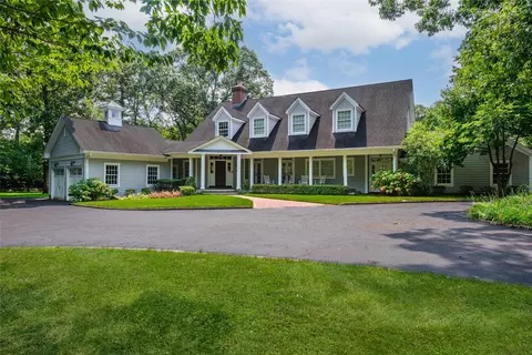1972 Knollwood Rd, Syosset, NY 11791