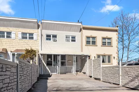2767 Schurz Ave, New York, NY 10465