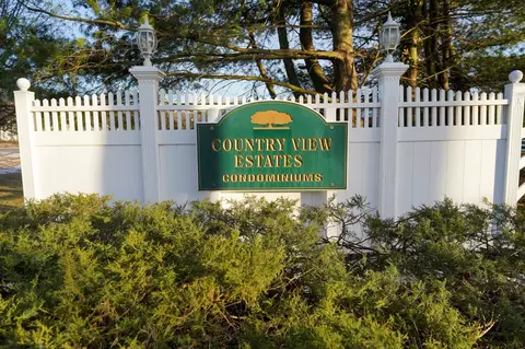 29 Country View Ln, Middle Island, NY 11953