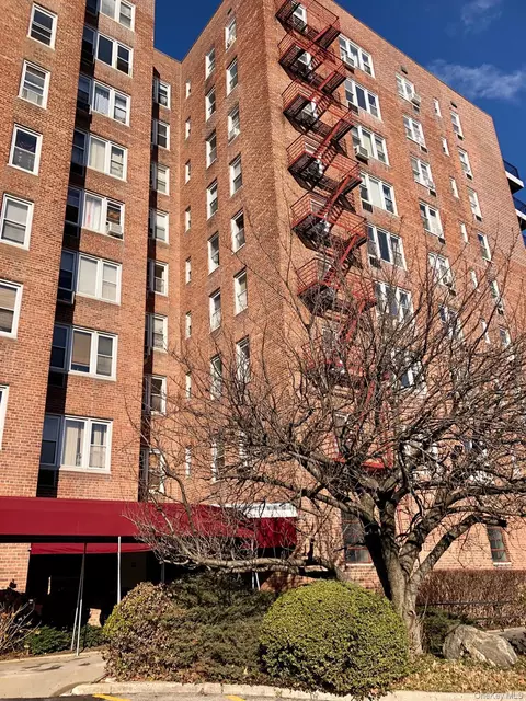 245 Rumsey Rd #1F, Yonkers, NY 10701