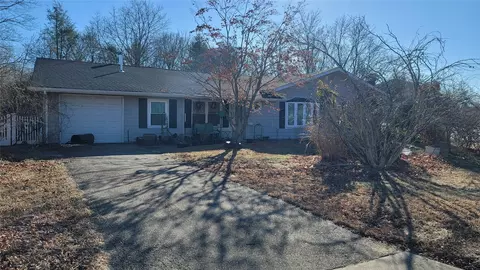 3 Ridge Rd, Coram, NY 11727