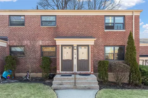 73-06 Springfield Blvd #UPPER, Oakland Gardens, NY 11364
