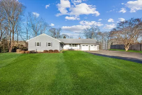 3450 Cox Neck Rd, Mattituck, NY 11952 photo 1