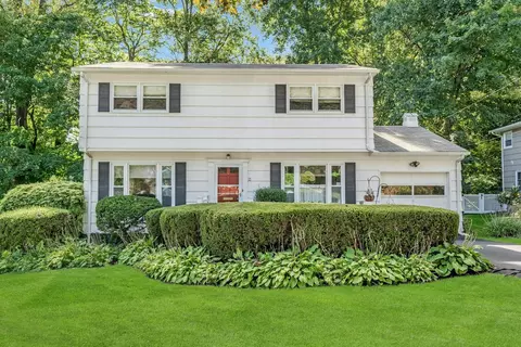 13 Kenneth Rd, White Plains, NY 10605