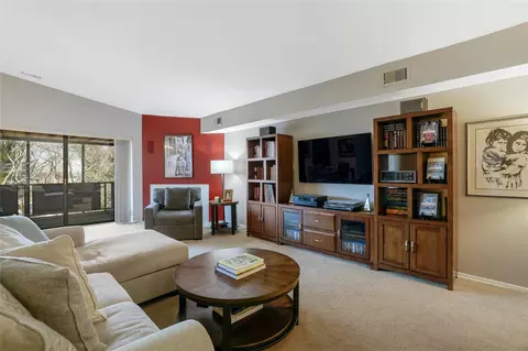 171 S Middle Neck Rd #3B, North Hempstead, NY 11021