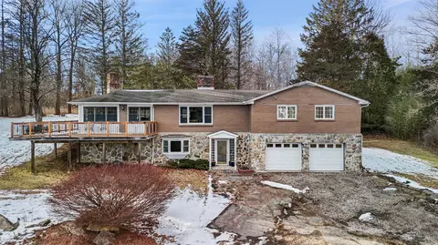 24 Buttonwood Rd, Dover, NY 12522