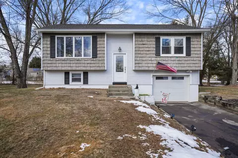 36 Regency Dr, Wappinger, NY 12590