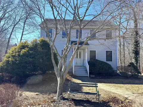 555 Fasbender Ave, Peconic, NY 11958