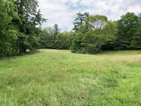 15 Ferris Ln, Milan, NY 12571