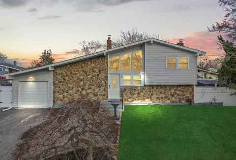 29 W 19th St, Deer Park, NY 11729