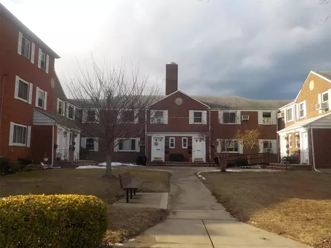 255-31 73rd Ave #H-2, Glen Oaks, NY 11004