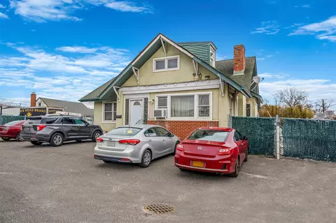 327 Ronkonkoma Ave, Ronkonkoma, NY 11779