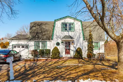 43 Rose St, Hauppauge, NY 11788