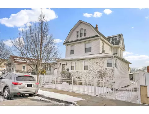 14553 221st St, New York, NY 11413