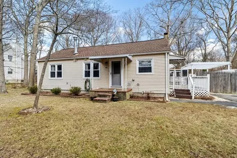 255 Mckinley Dr, Mastic Beach, NY 11951