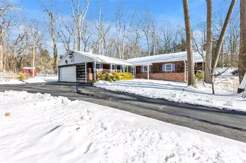 20 Dogwood Rd, Stony Brook, NY 11790