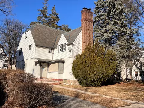 9 Watkins Pl, New Rochelle, NY 10801