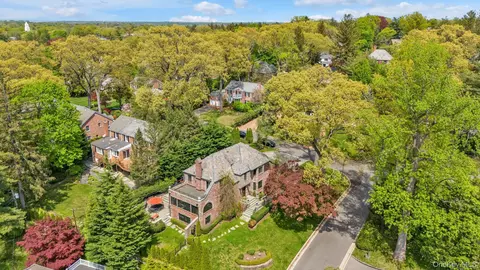 183 Mill Spring Rd, North Hempstead, NY 11030