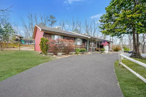 4 Milldown Rd, Yaphank, NY 11980